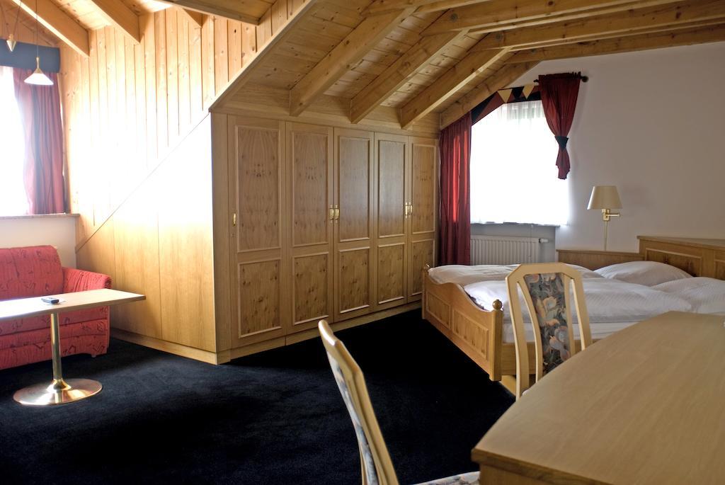 Hotel Zum Fischerwirt Baindlkirch Ruang foto